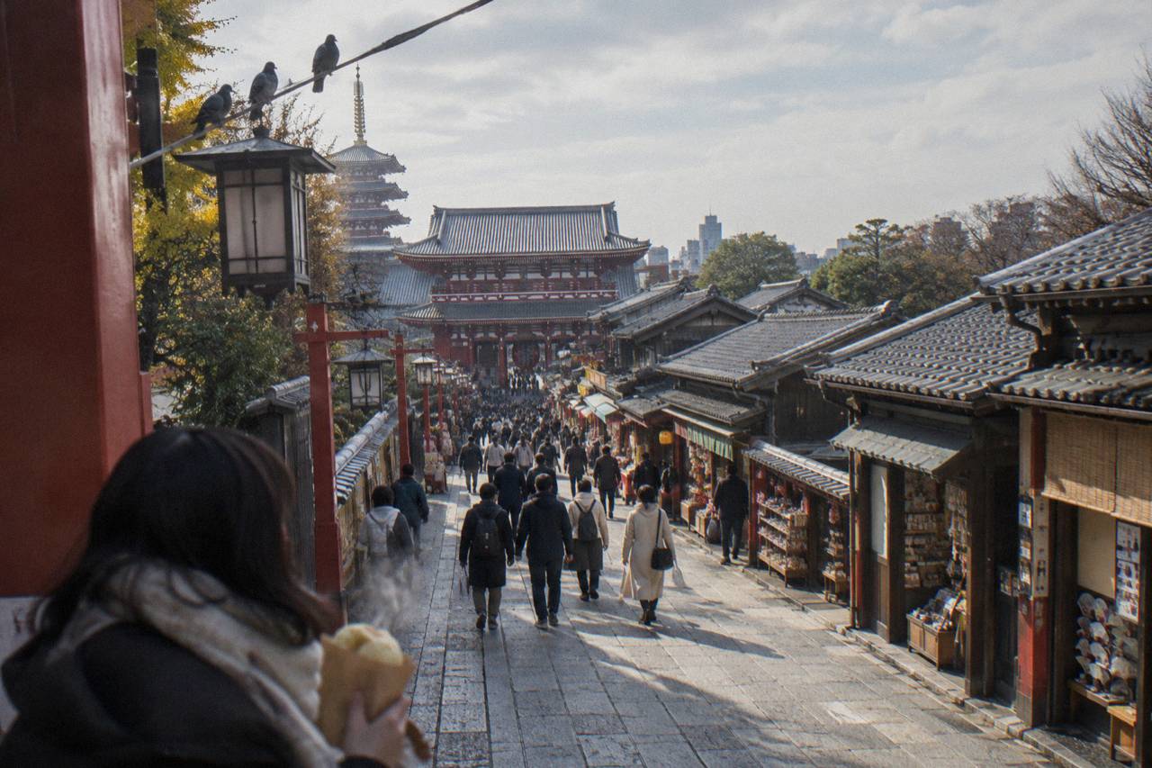 Asakusa: Guided Food Tour with 12 Dishes at Local Eateries