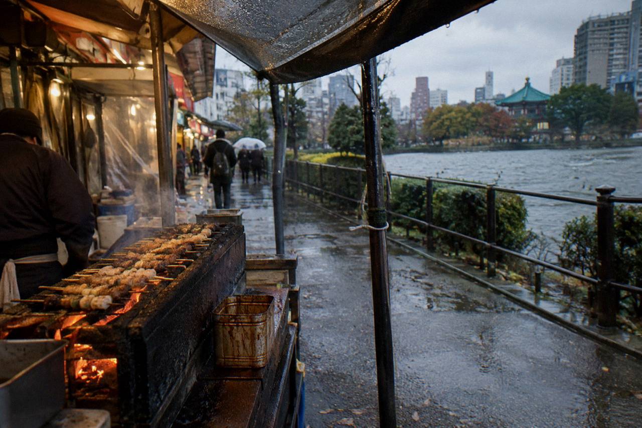 Tokyo: Authentic Japanese Food Walking Tour with 10 Tastings