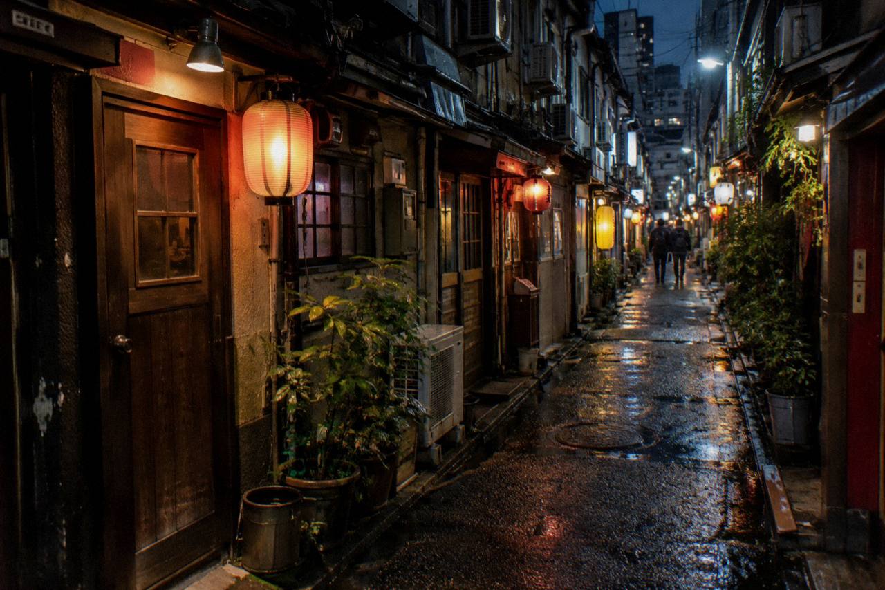Tokyo: Private Shinjuku Tour - Golden Gai, Unlimited Sake