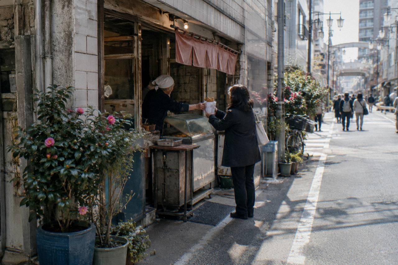 Tokyo: Togoshi Ginza Street Food Tour